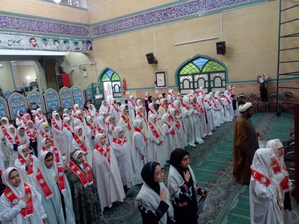 شرکت دانش آموزان دبستان هدی یک  در یادواره شهید حسن رستمی