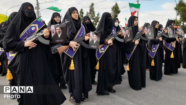 رزمایش بزرگ دختران جان فدای ایران در قم