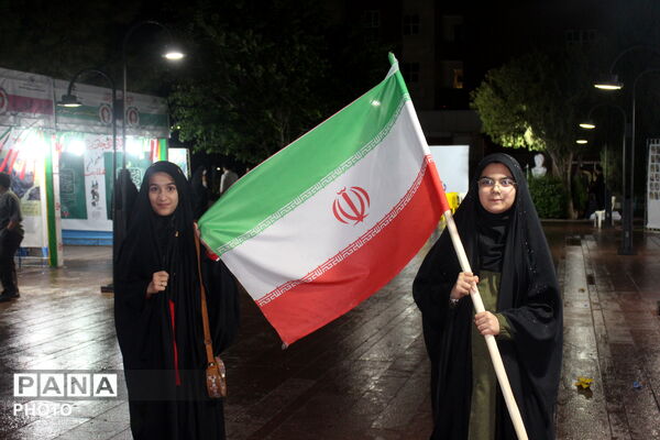 حضور نوجوانان در شب بارانی کرمان