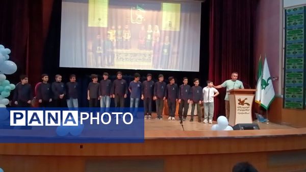 تقدیر از برگزیدگان جشنواره فرهنگی و هنری فردا در ساری 