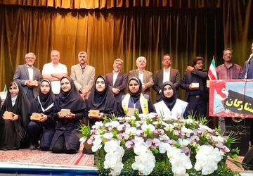 جشن ستارگان دانش آموزان دبیرستان شاهدبحرینیان بحرینیان ناحیه۴