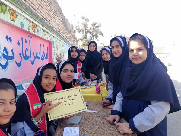 مراسم انتخابات شورای دانش آموزی در دبیرستان ناهید نخودی 