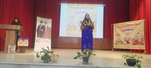 نقالی‌خوانی دانش‌آموزی در فین 
