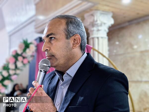 مراسم تجلیل و تقدیر از فرهنگیان در عنبرآباد