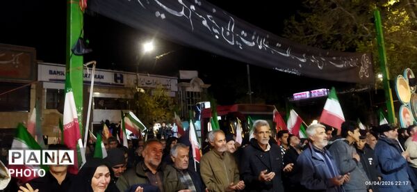نیشابور  در آغوش باران؛ قصه دلدادگی مردم در مسجد جامع 