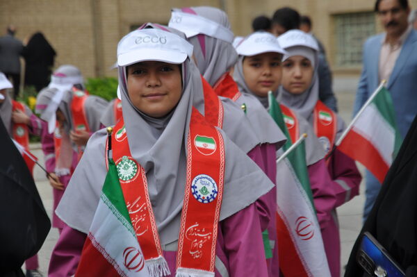 برگزاری آیین نمادین نواختن زنگ سپاس معلم در کرمانشاه