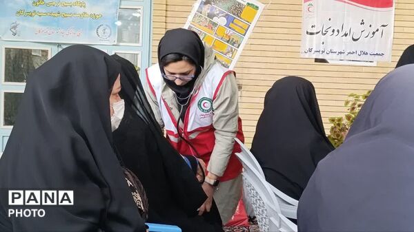 استقرار اعضای جمعیت هلال احمر شهرستان تویسرکان در جشن میلاد امام رضا(ع)
