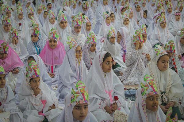 جشن تکلیف ۶۰۰دانش‌آموز دختر گتوندی