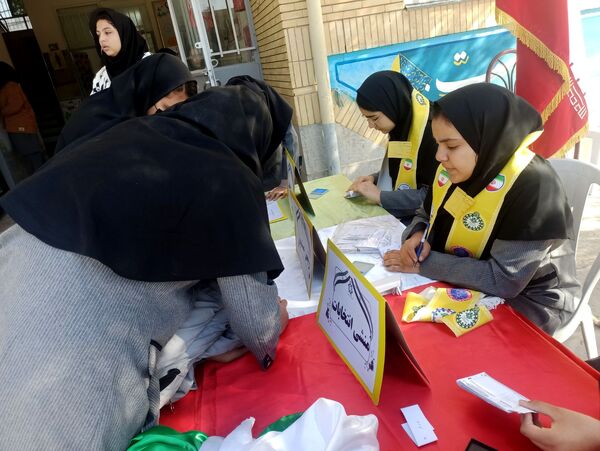 انتخابات شورای دانش آموزی در دبیرستان دخترانه امید 