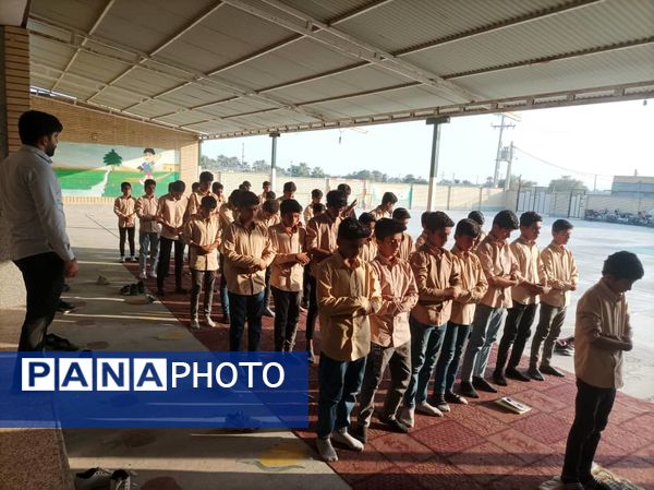 برگزاری نماز جماعت ظهر و عصر در مدرسه شهید حججی سیریک 