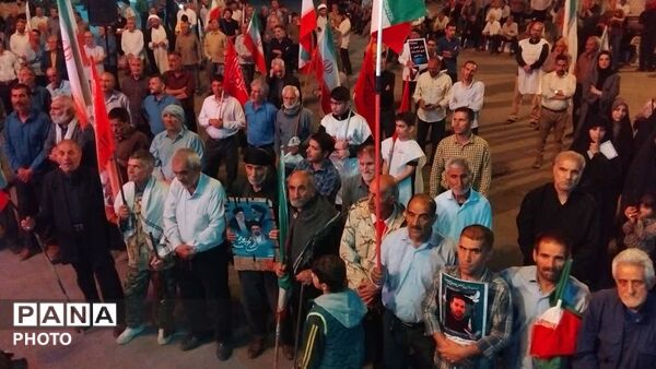  صد و هشتاد و دومین شب تجمعات «بیعت با رهبری» در نورآباد با تجدید میثاق و نماز استغاثه 