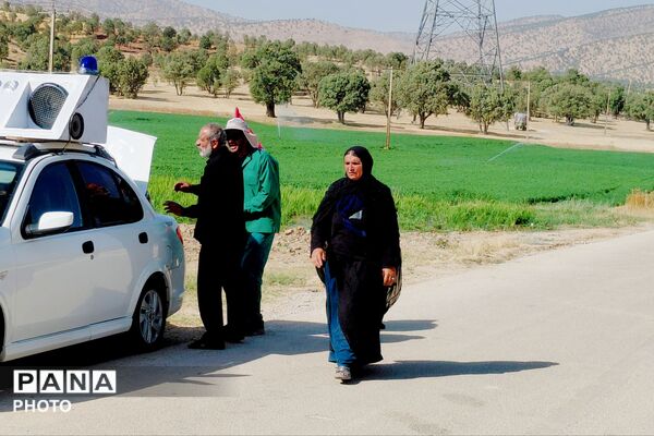 کاروان پیاده لردگان در مسیر کربلای حسینی از روستای سرسبز پل‌بریده عبور کرد