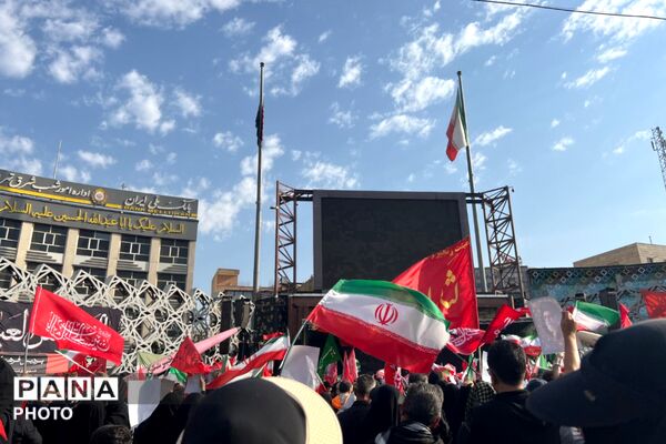 حماسه حضور مردم ایران در مراسم تشییع رهبر شهید