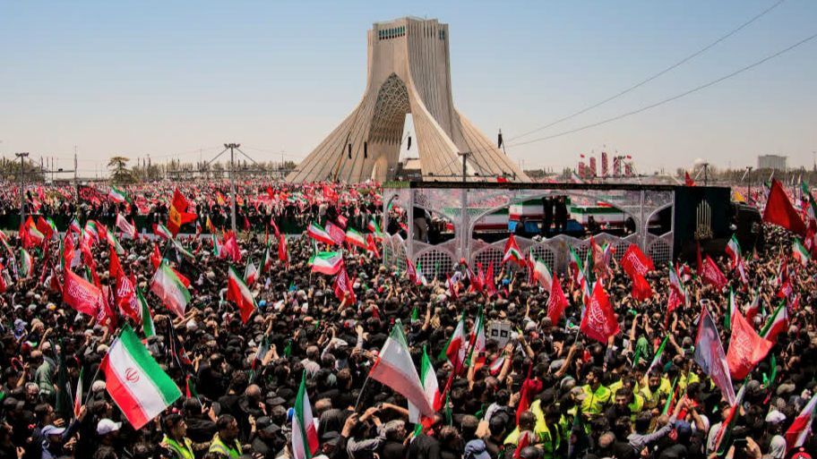 وداع حماسی ملت با پیکر مطهر پیشوای انقلاب اسلامی