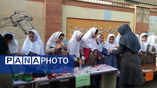 بازارچه دانش‌آموزی به‌مناسبت هفته بسیج دانش‌آموزی