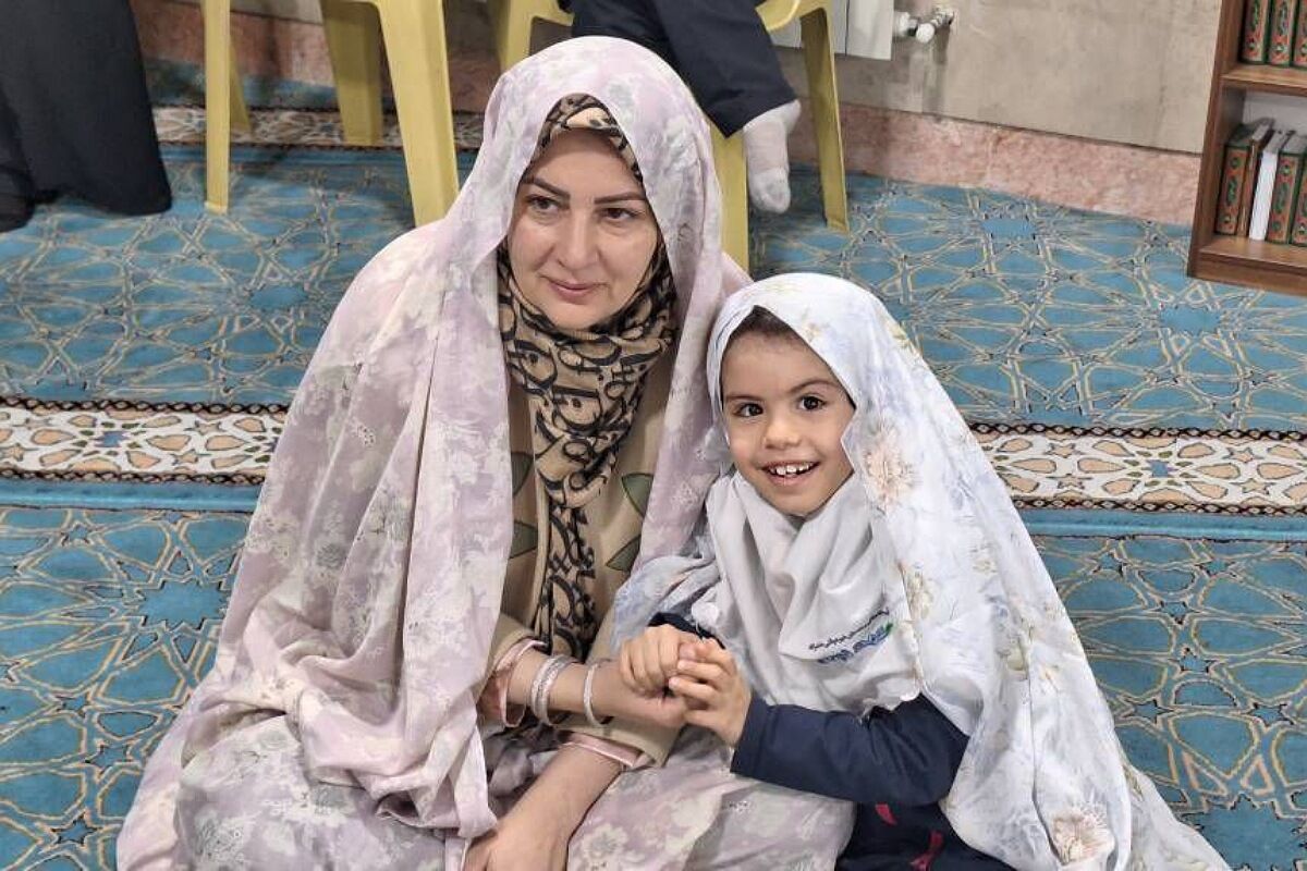 طرح نورانی «هم سجاده با مادر» در دبستان حکمت نبوی ناحیه دو شهرری 