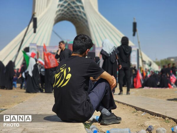 آخرین سلام یک ملت به رهبر شهید