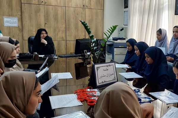 برگزاری جلسه همیاران مشاور در دبیرستان بعثت ناحیه یک شهرری