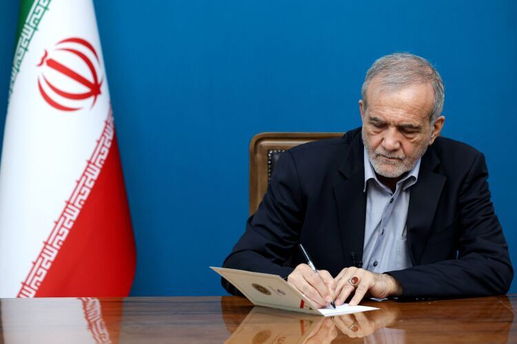 پزشکیان دبیر شورای عالی ترویج و توسعه فرهنگ ایثار و شهادت را منصوب کرد
