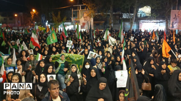 چهل‌ودومین شب حضور پرشور مردم کوهدشت در لبیک به پیام رهبر انقلاب