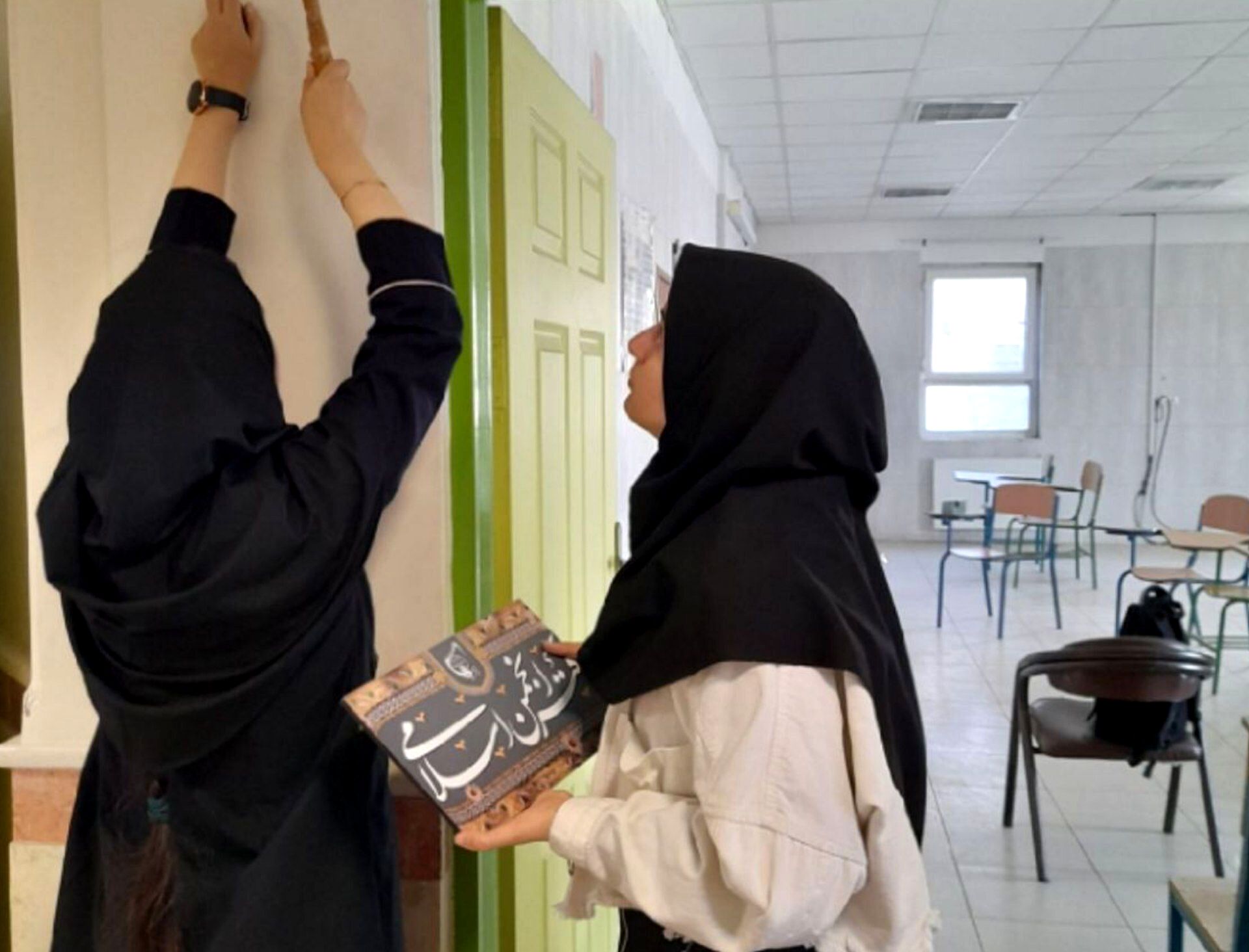 دانش‌آموزان با همت خود فضایی معنوی برای انجمن اسلامی ساختند