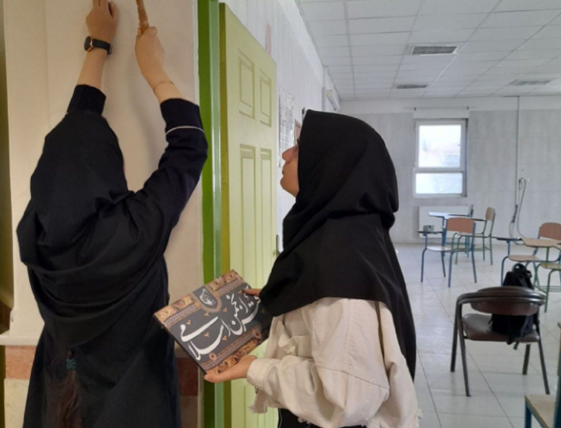 دانش‌آموزان با همت خود فضایی معنوی برای انجمن اسلامی ساختند