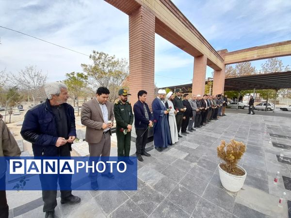 غبارروبی مزار شهدای شهر قاضی و شهر آوا 