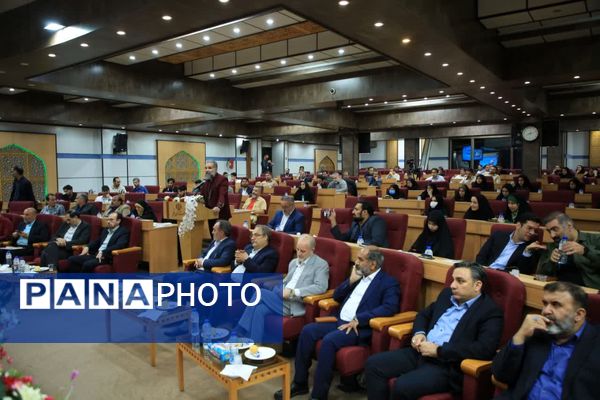 نشست صمیمی مدیران رسانه با استاندار قم