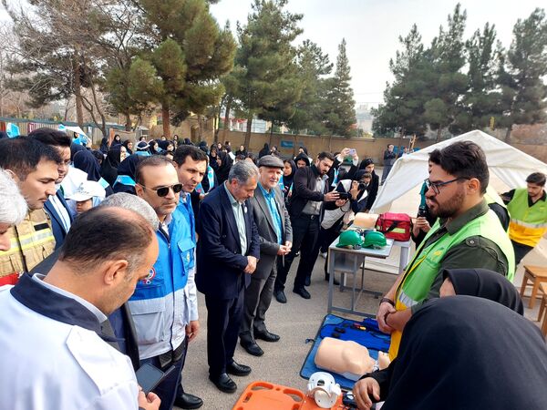 مانور زلزله استانی در هنرستان محمودیه خیامی ناحیه ۶ مشهد 