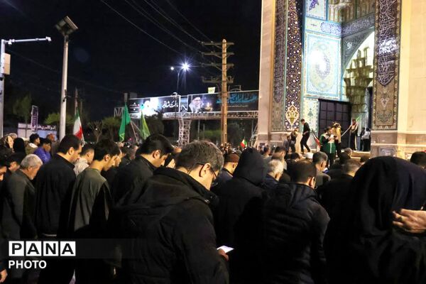 برپایی نماز استغاثه روبه‌روی مسجد جامع محمدشهر کرج
