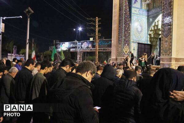 برپایی نماز استغاثه روبه‌روی مسجد جامع محمدشهر کرج