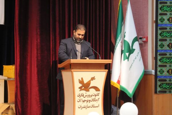 تقدیر از برگزیدگان جشنواره فرهنگی و هنری فردا در ساری 