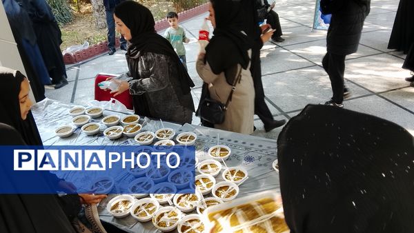 برپایی موکب دانش‌آموزان پیشتاز در منطقه ۱۰ در سالروز شهادت حضرت زهرا (س)