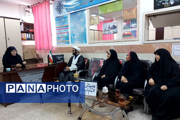 بازدید سرپرست معاونت پرورشی اداره آموزش و پرورش کهریزک از دبیرستان زنده‌یاد الهام شریعت