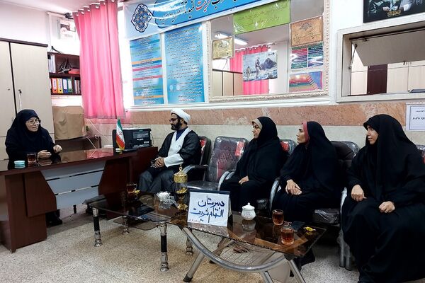 بازدید سرپرست معاونت پرورشی اداره آموزش و پرورش کهریزک از دبیرستان زنده‌یاد الهام شریعت