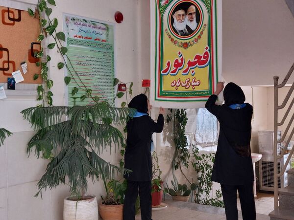 آماده‌سازی مدرسه حجاب باخرز برای دهه فجر و زنگ انقلاب