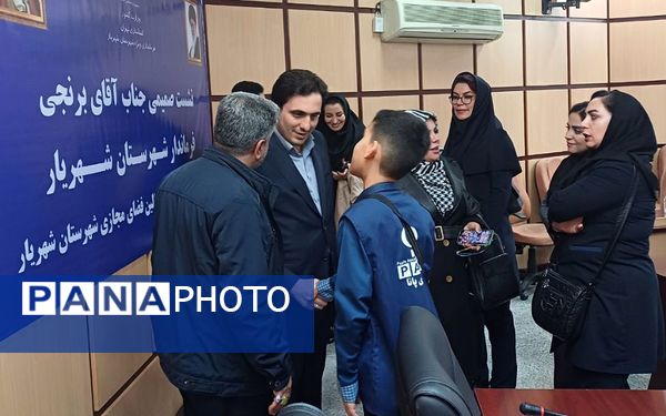 نشست صمیمی فرماندار شهریار با اصحاب رسانه و فعالان فضای مجازی