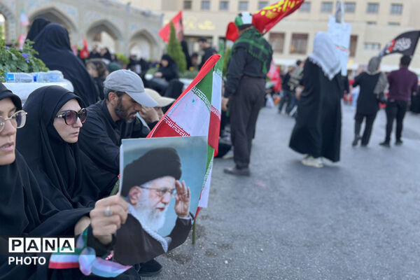 مشهد در سوگ؛ بدرقه باشکوه رهبر شهید انقلاب در جوار بارگاه رضوی