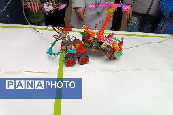 مسابقات رباتیک دانش‌آموزی به مناسبت هفته کانون ها 