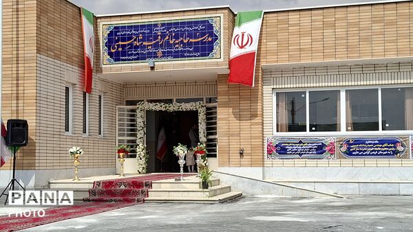 افتتاحیه دبستان پسرانه بخش زنده رود (نهرخلج)