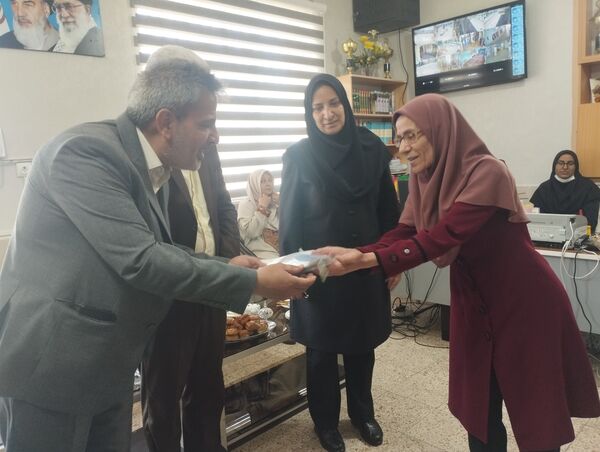  تقدیر از معلمان نمونه دبیرستان هاجر بیرجند