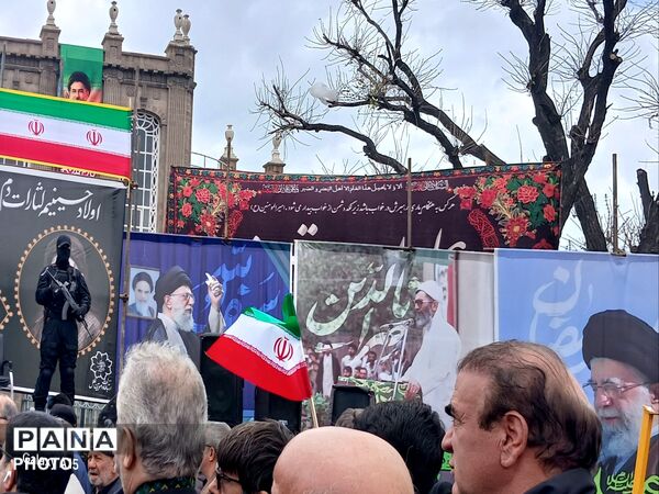 در فراق رهبر شهیدمان به میدان آمدیم 