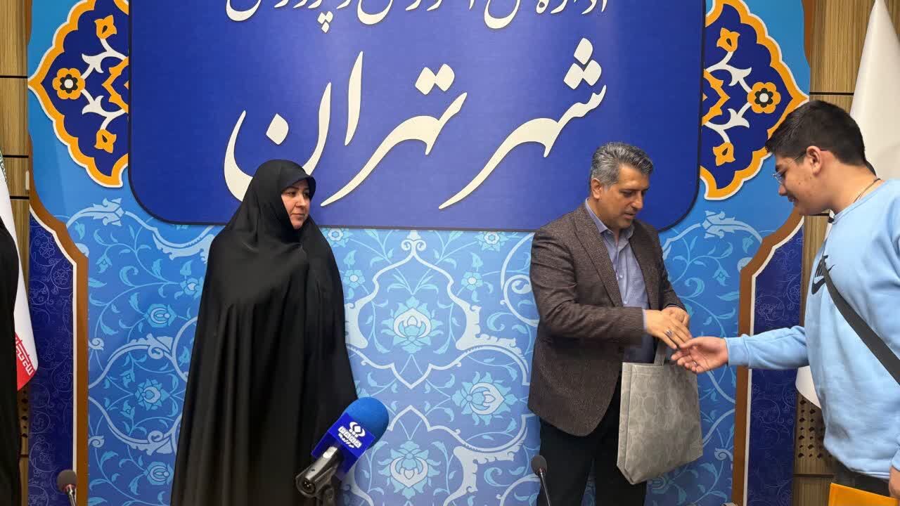 تقدیر از دانش‌آموزخبرنگاران، نمایندگان مجلس و مجامع دانش‌آموزی در نشست گفت‌وگوی بین‌نسلی تهران