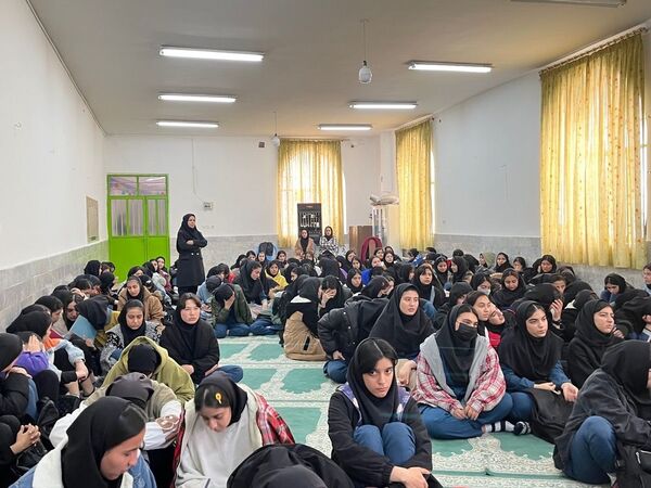 برگزاری جلسه پیشگیری از آسیب‌های اجتماعی در هنرستان بصیرت آشخانه