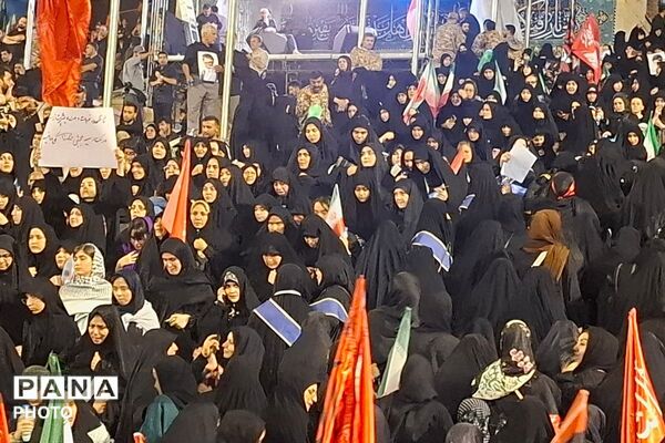 وداع مردم آکنده از اشک و دلتنگی؛با رهبر شهید و خانواده‌اش در مصلی 