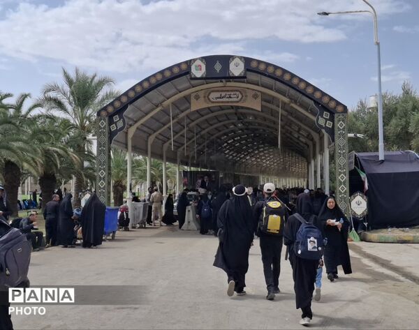 سنگ تمام مواکب عراقی در پذیرایی از  زوار پیاده اربعین حسینی