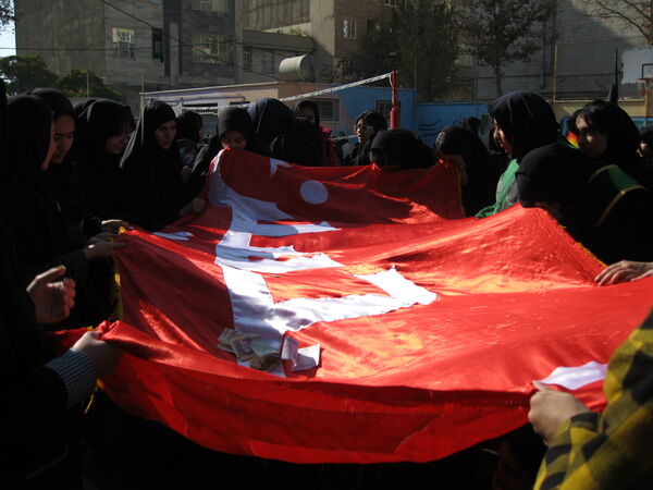 دبیرستان سردار شهید قاسم سلیمانی میزبان شهید گمنام شد