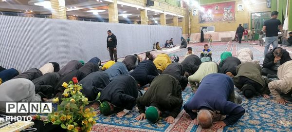 ضیافت افطاری و اقامه نماز جماعت در روز چهارم ماه مبارک رمضان در حسینیه شهر بار نیشابور 