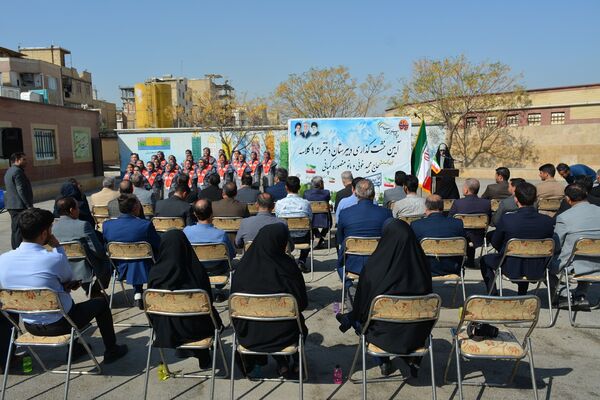 حاج مجید خوئی و بانو کمپانی، سازندگان ۹ کلاس جدید برای دختران بهارستانی