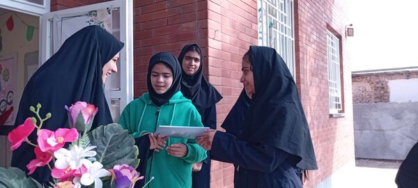 تجلیل از دانش آموزان چادری دبیرستان مادرمهربان خلیل آباد